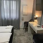 Zolta Walizka Gosciniec Gasthof