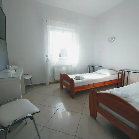 Zolta Walizka Gosciniec Podrzewie