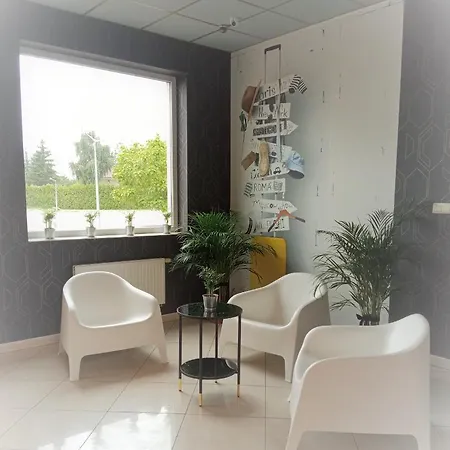 Zolta Walizka Gosciniec Podrzewie