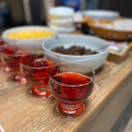 Zolta Walizka Gosciniec 3*