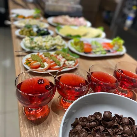 Zolta Walizka Gosciniec 3* Podrzewie