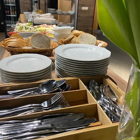 Zolta Walizka Gosciniec 3* Podrzewie