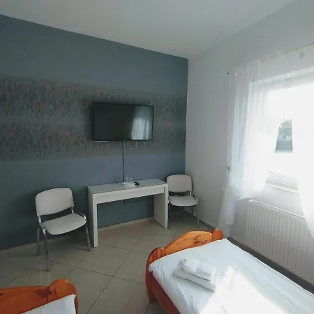 Gasthof Zolta Walizka Gosciniec Podrzewie