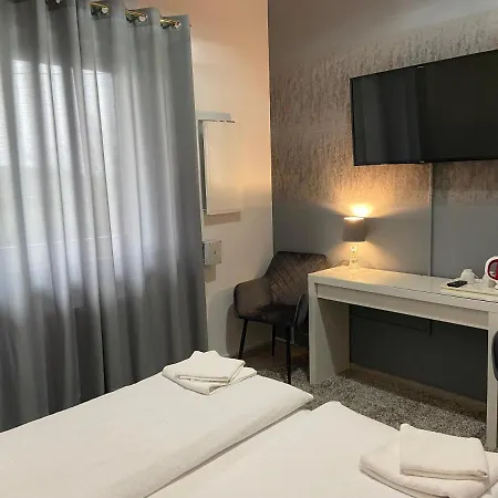 Gasthof Zolta Walizka Gosciniec Podrzewie