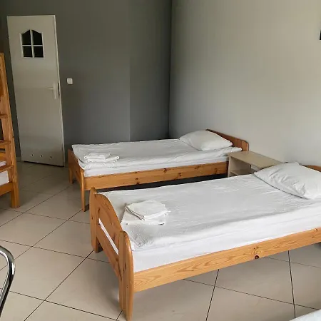 Zolta Walizka Gosciniec 2* Podrzewie
