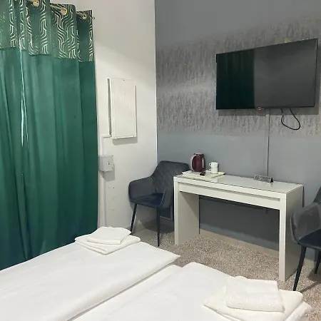 Zolta Walizka Gosciniec Podrzewie