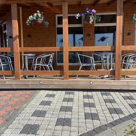 Zolta Walizka Gosciniec Podrzewie