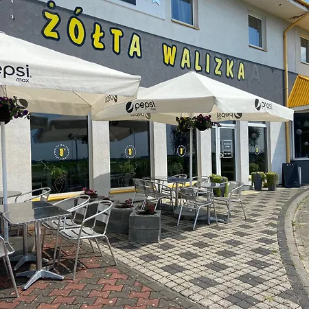 Zolta Walizka Gosciniec Gasthof Podrzewie