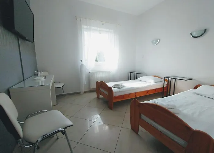 Zolta Walizka Gosciniec Podrzewie