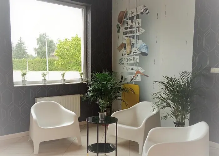 Zolta Walizka Gosciniec Podrzewie