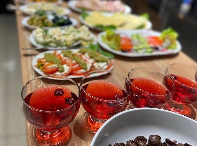 Zolta Walizka Gosciniec 3* Podrzewie