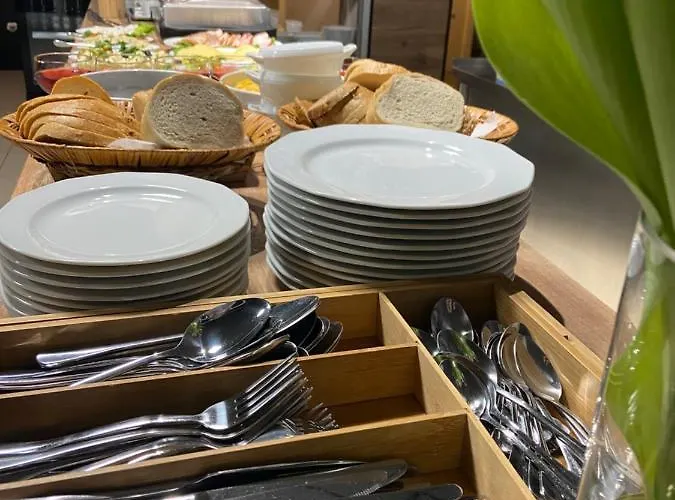 Zolta Walizka Gosciniec 3* Podrzewie