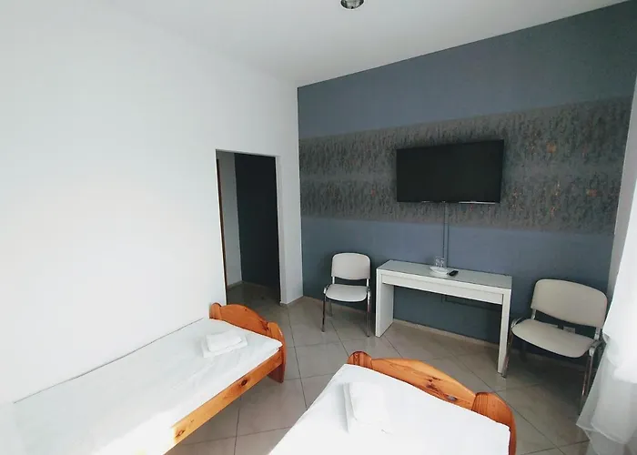 Zolta Walizka Gosciniec 3*