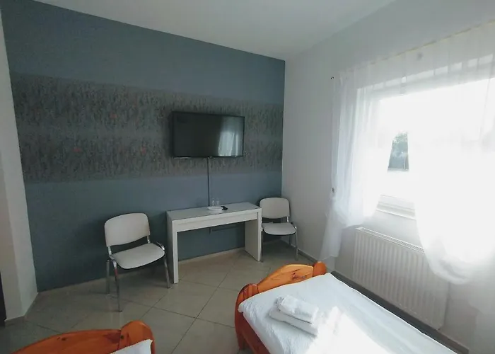 Pensjonat Zolta Walizka Gosciniec Podrzewie