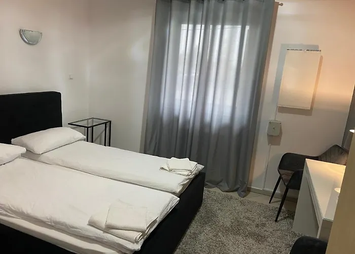 Zolta Walizka Gosciniec Pensjonat Podrzewie