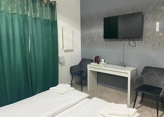 Zolta Walizka Gosciniec Podrzewie