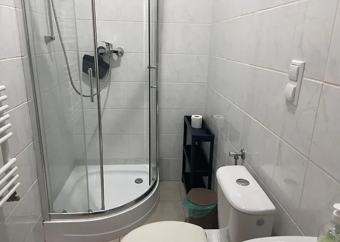 Zolta Walizka Gosciniec Pensjonat Podrzewie