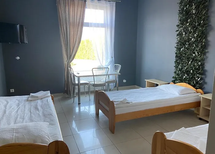 Zolta Walizka Gosciniec 3*