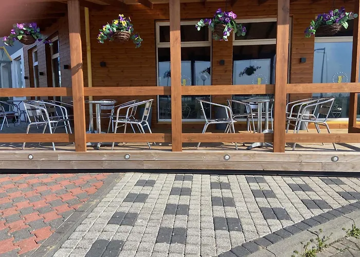 Zolta Walizka Gosciniec Podrzewie