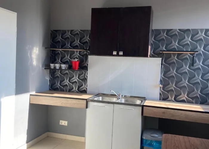 Zolta Walizka Gosciniec Pensjonat Podrzewie