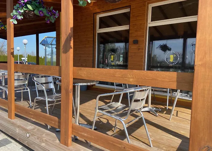 بيت ضيافة Zolta Walizka Gosciniec Podrzewie